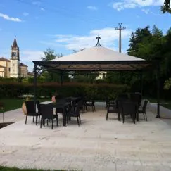 Gazebo in ferro battuto quattro pendenze