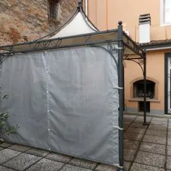 Gazebo con chiusura laterale