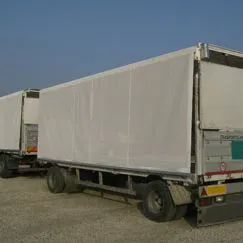 Rete forata in PVC per trasporti avicoli